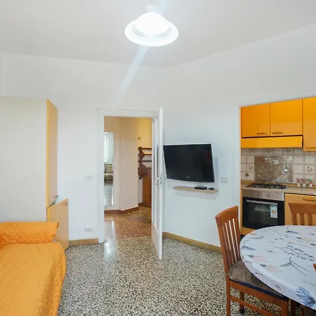 Apartment 2 Bedroom Cozy In Savona