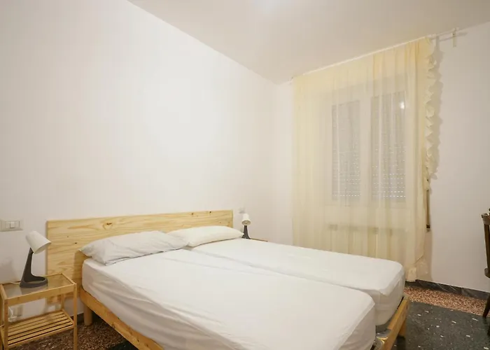 2 Bedroom Cozy In Lägenhet Savona