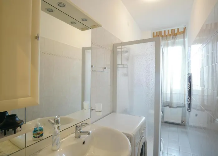 Apartment 2 Bedroom Cozy In